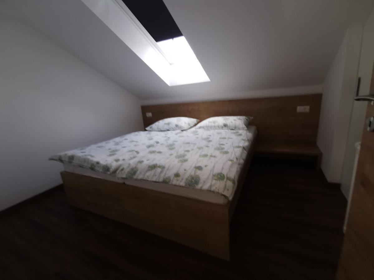 Gostilna S Prenocisci Pav Hotel Rakek Exterior photo