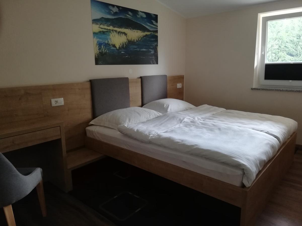 Gostilna S Prenocisci Pav Hotel Rakek Exterior photo