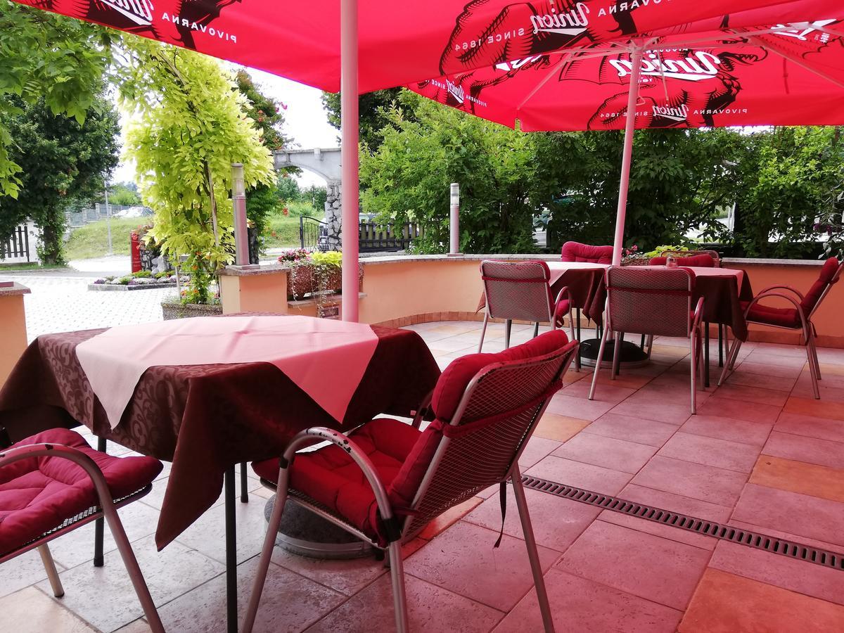 Gostilna S Prenocisci Pav Hotel Rakek Exterior photo